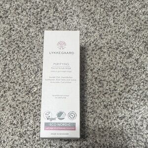 Purifying Facial Scrub Mask - White